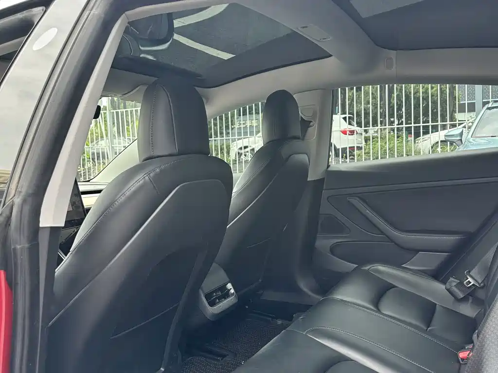 Tesla Model 3 — миниатюра 14