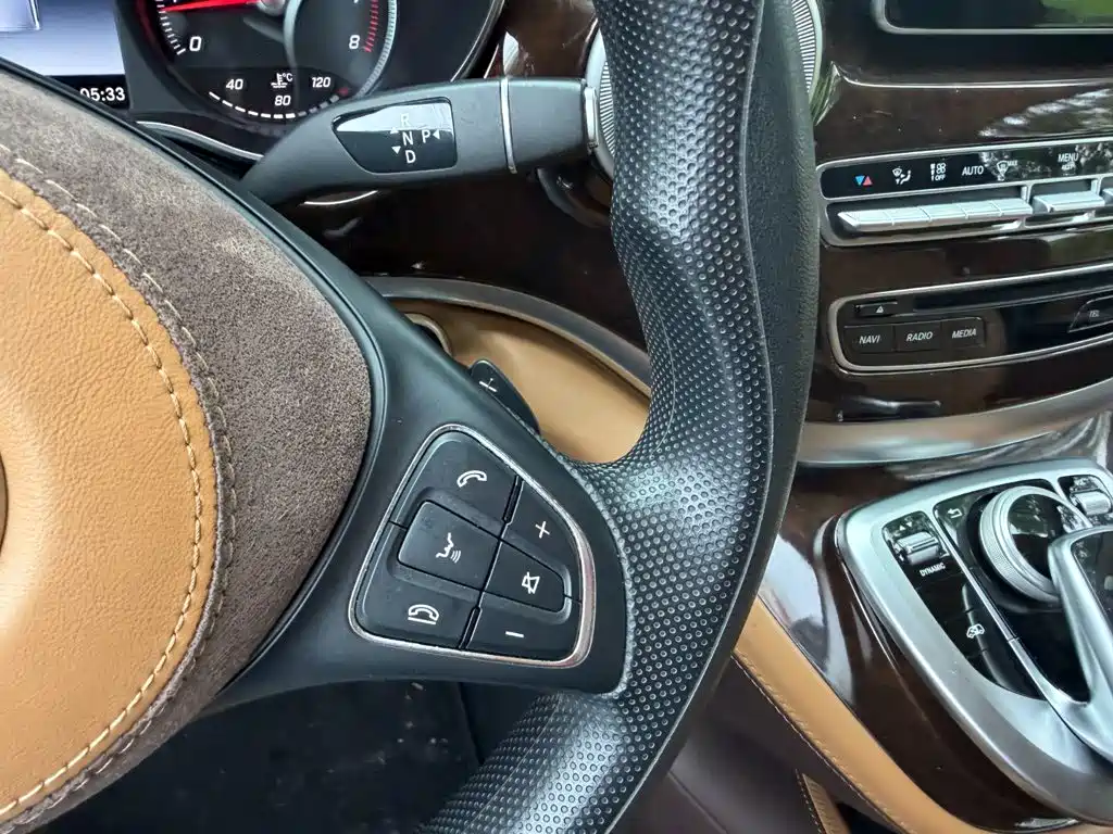 Mercedes-Benz V-Class (Import) — миниатюра 10