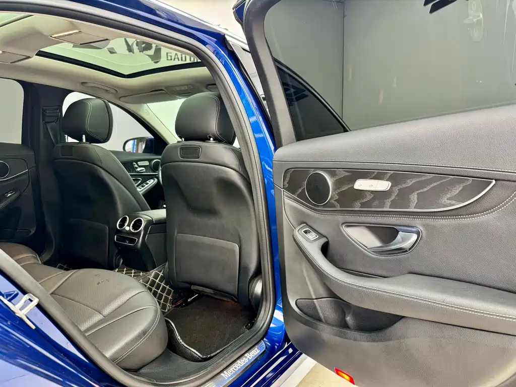 Mercedes-Benz C-Class — миниатюра 11