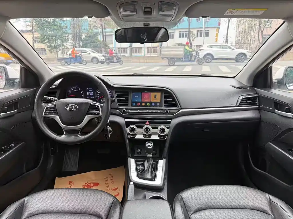 Hyundai Elantra — миниатюра 5