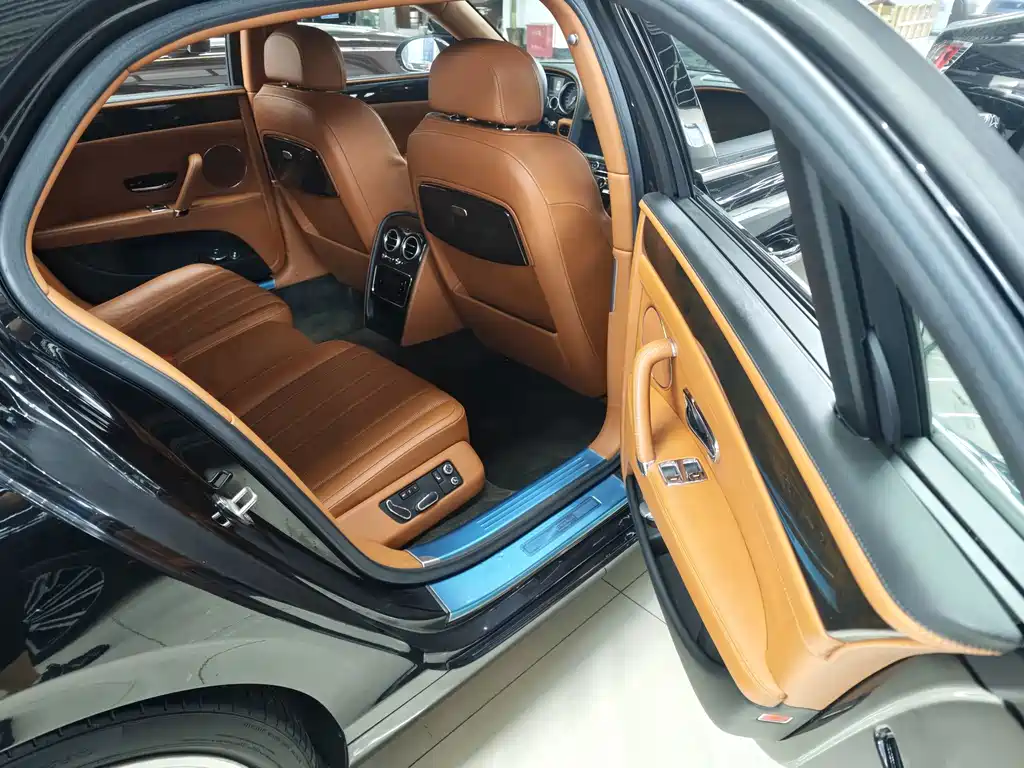 Bentley Flying Spur — миниатюра 8