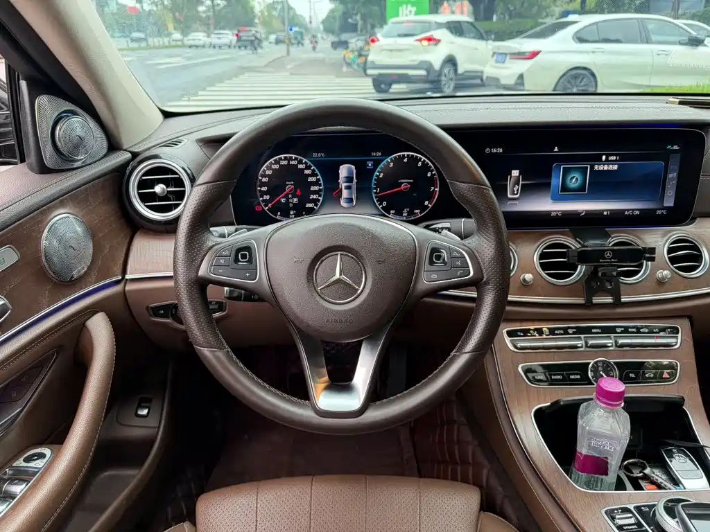 Mercedes-Benz E-Class — миниатюра 14
