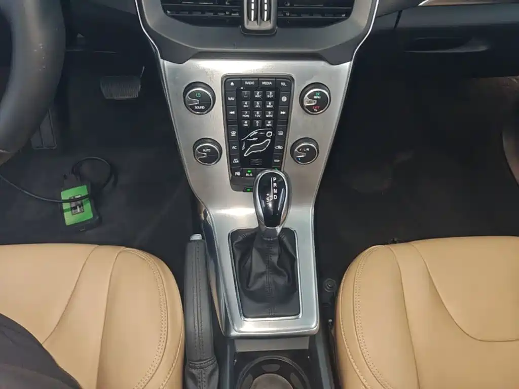 Volvo V40 — миниатюра 10