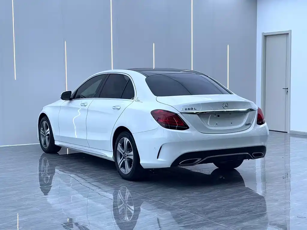 Mercedes-Benz C-Class — миниатюра 14