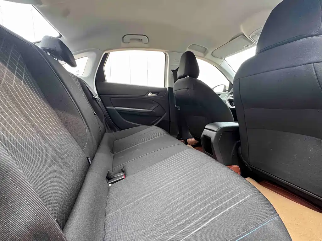 Peugeot 308 — миниатюра 7