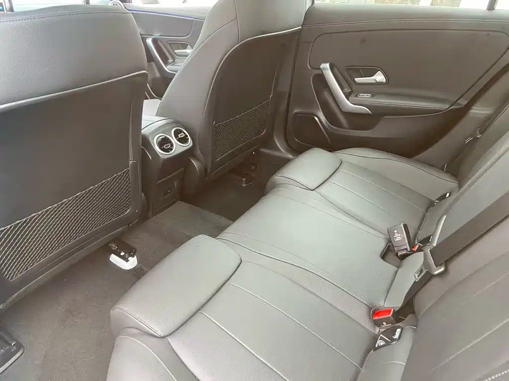 Mercedes-Benz A-Class — миниатюра 6