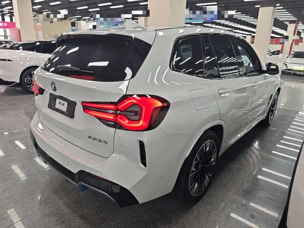 BMW iX3 — миниатюра 7