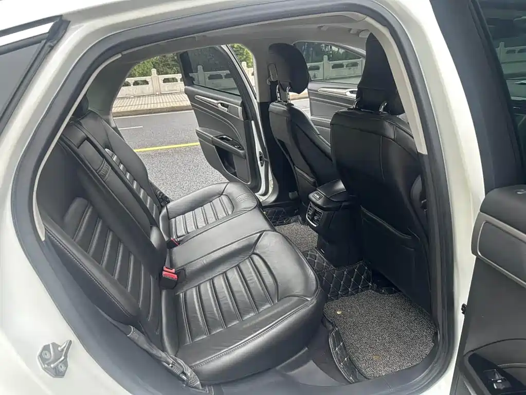 Ford Mondeo — миниатюра 11