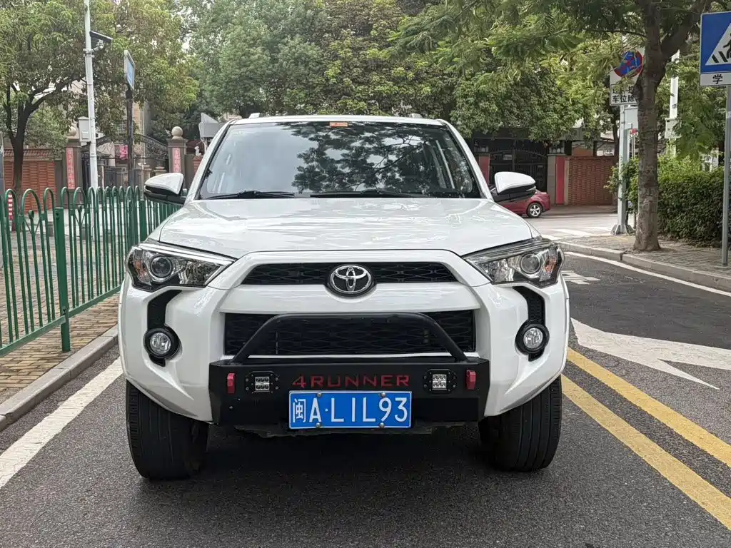 Toyota 4Runner — миниатюра 2