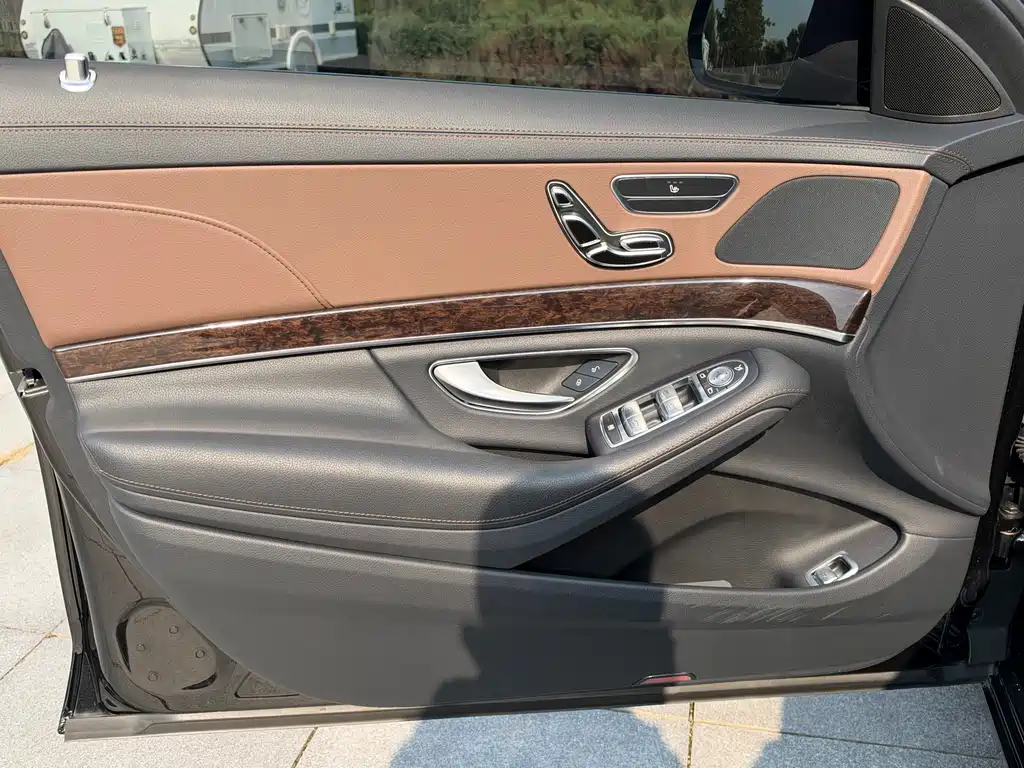 Mercedes-Benz S-Class — миниатюра 24