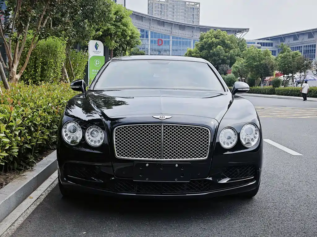 Bentley Flying Spur — миниатюра 2