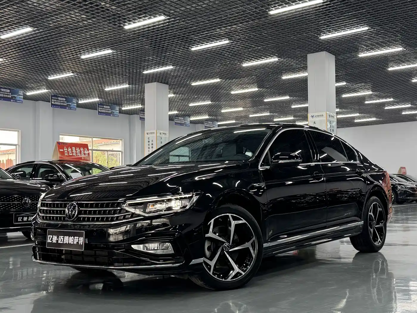 迈腾 2024款 200万辆众享款 330TSI DSG豪华型 2024
