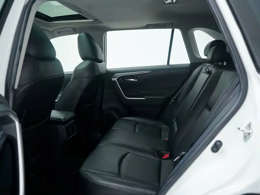 Toyota RAV4 — миниатюра 6