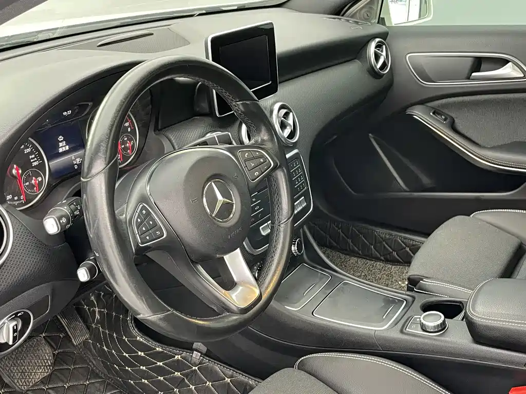 Mercedes-Benz A-Class (Import) — миниатюра 4