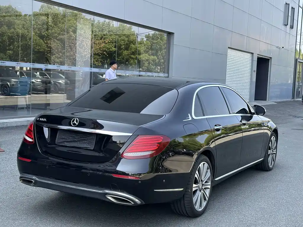 Mercedes-Benz E-Class — миниатюра 12