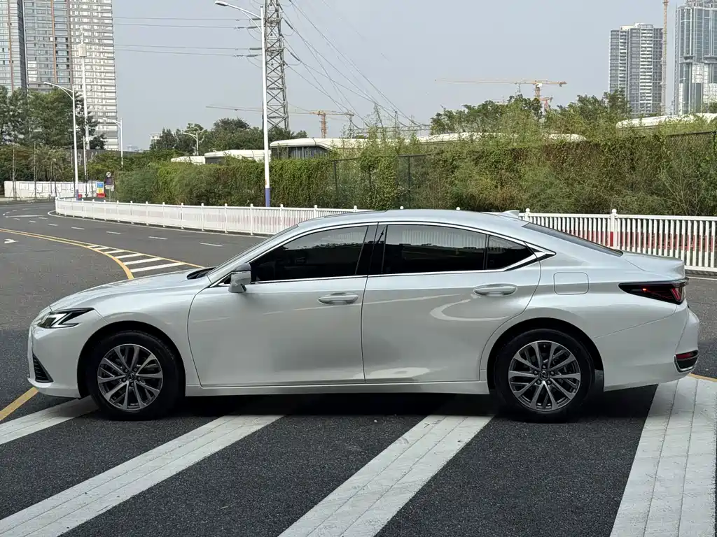 Lexus ES — миниатюра 13