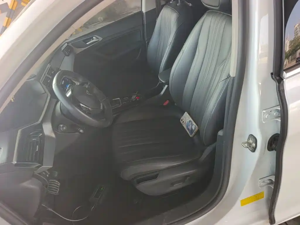 Peugeot 408 — миниатюра 15