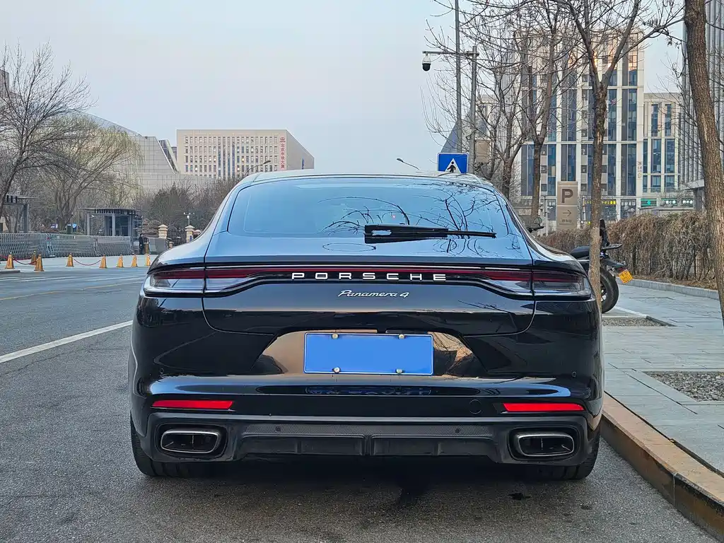 PORSCHE PANAMERA