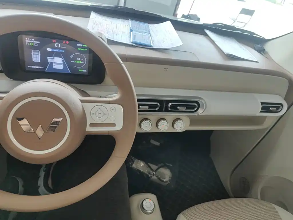 Wuling MINIEV — миниатюра 10