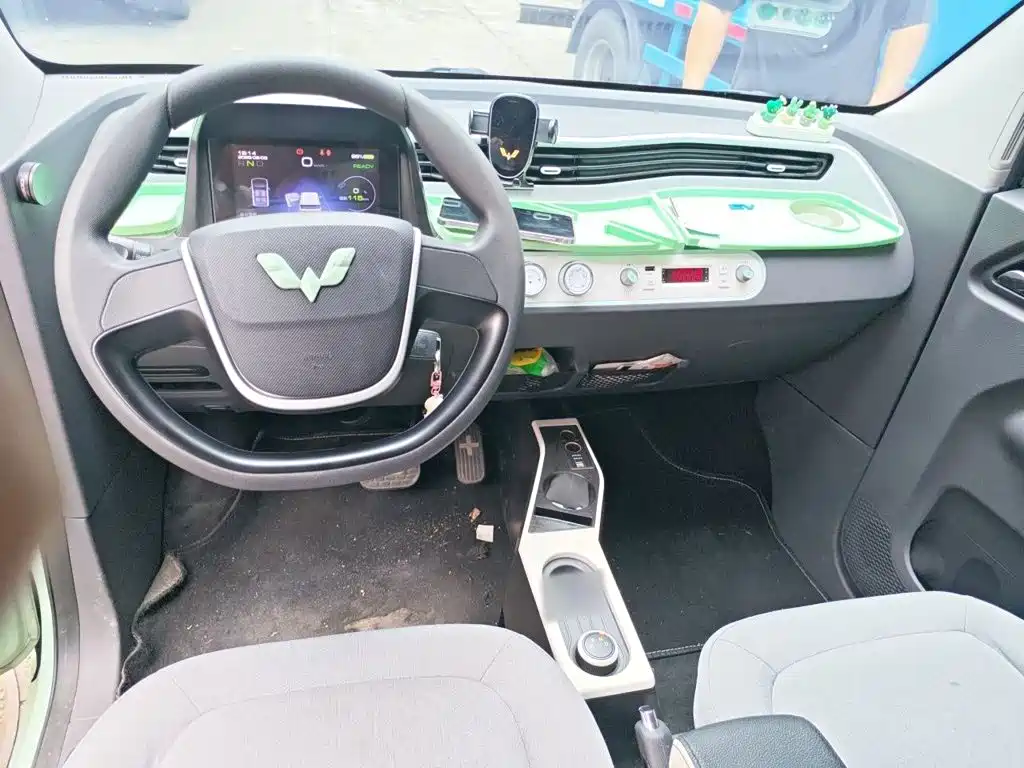 Wuling MINIEV — миниатюра 5