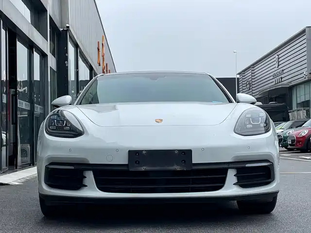 PORSCHE PANAMERA 2018