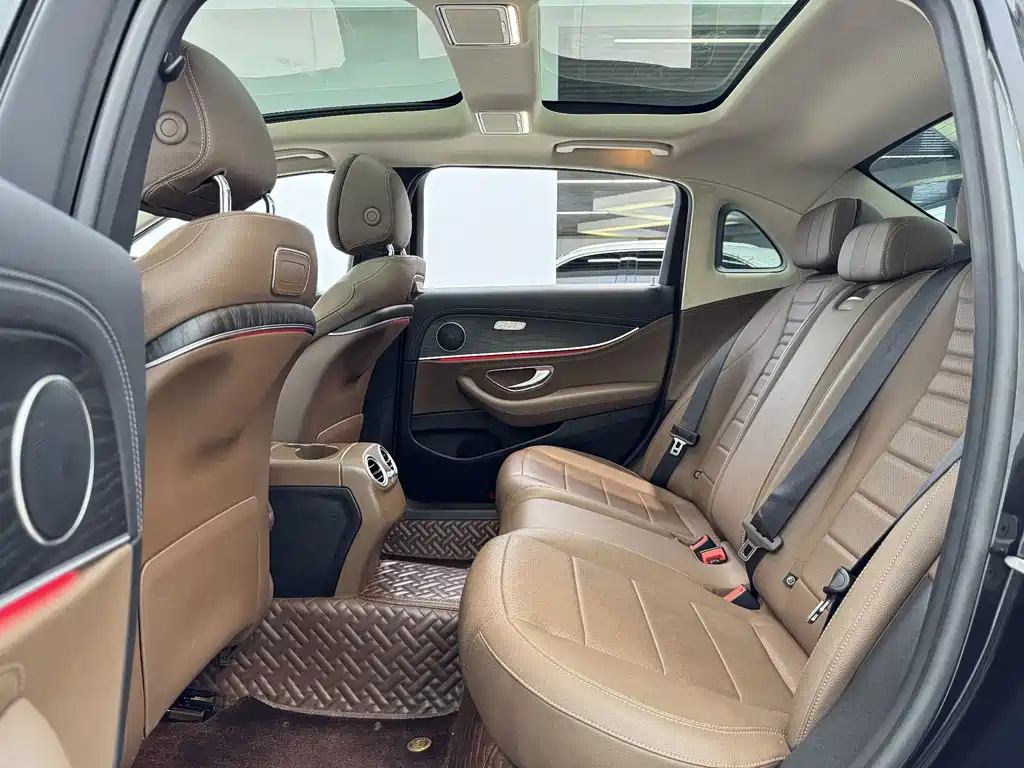 Mercedes-Benz E-Class — миниатюра 7