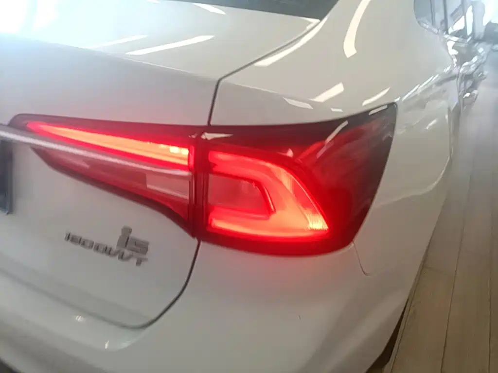 Roewe i5 — миниатюра 8