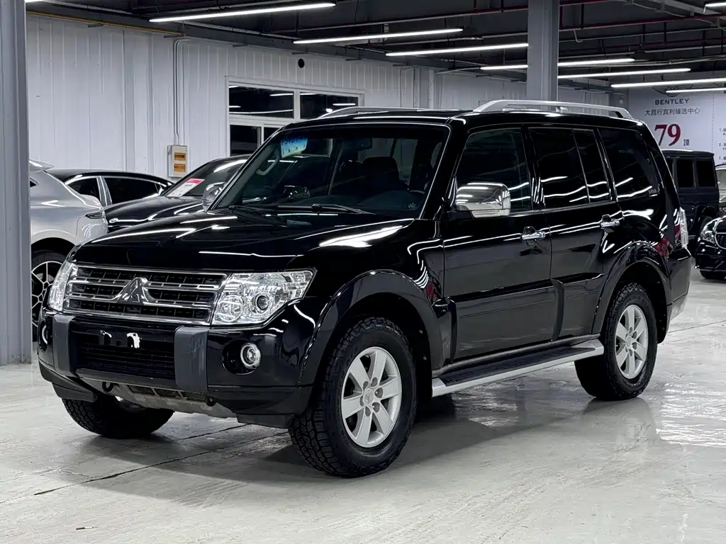Купить Mitsubishi Pajero (Import)