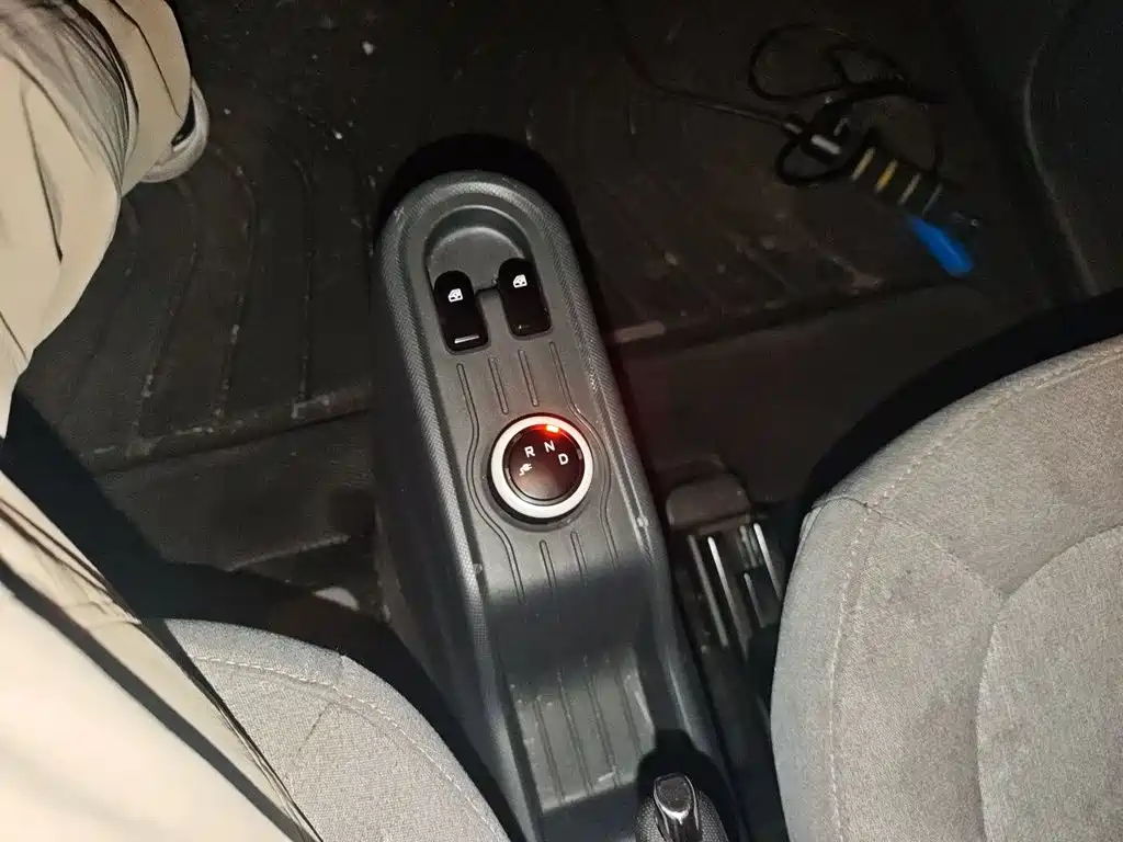 Wuling MINIEV — миниатюра 10