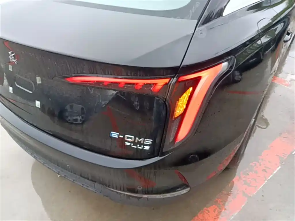 Hongqi E-QM5 2025 610km PLUS