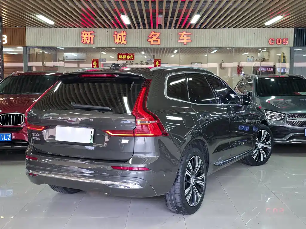 Volvo XC60 PHEV — миниатюра 6