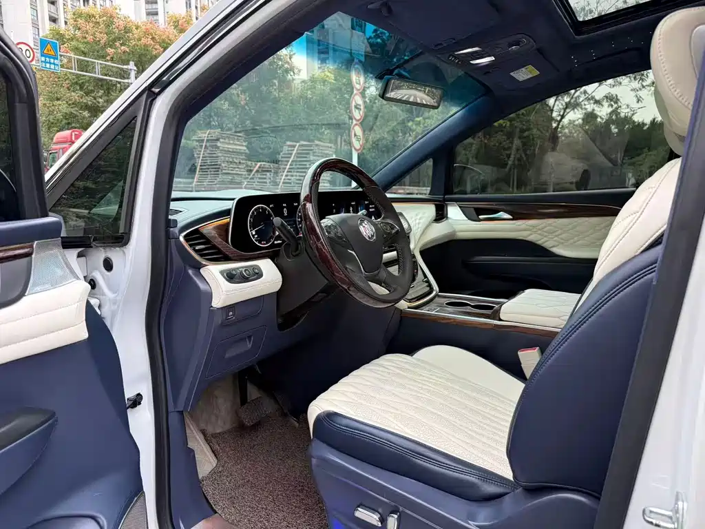 Buick GL8 — миниатюра 2