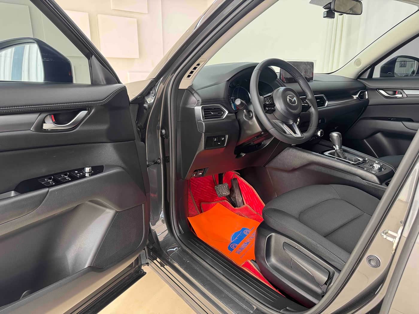 Mazda CX-5 2.0 л 2022 г. Серебристо-серый, пробег 43000 км