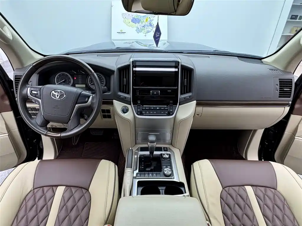 Toyota Land Cruiser 2020 4.0L AT