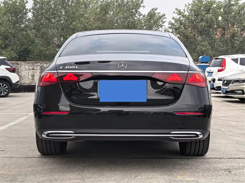Mercedes-Benz E-Class — миниатюра 3