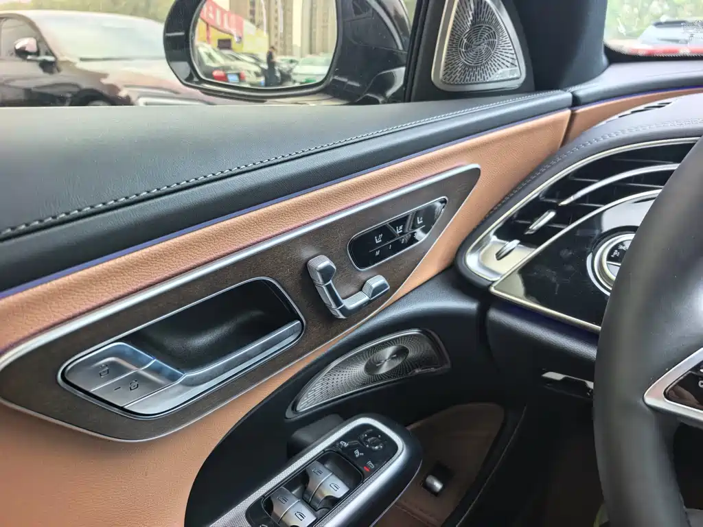 Mercedes-Benz E-Class — миниатюра 10