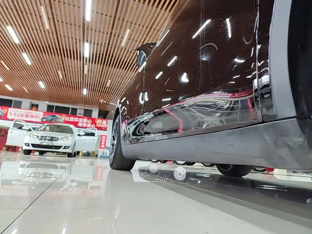 Tesla Model Y — миниатюра 21