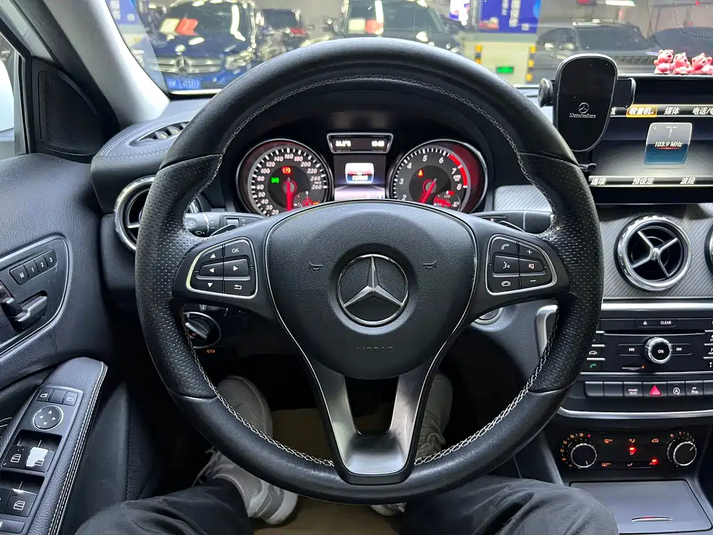 Mercedes-Benz GLA 2016 GLA 200 Fashion