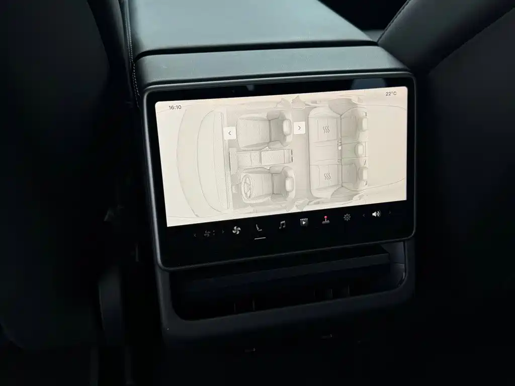 Tesla Model 3 — миниатюра 18