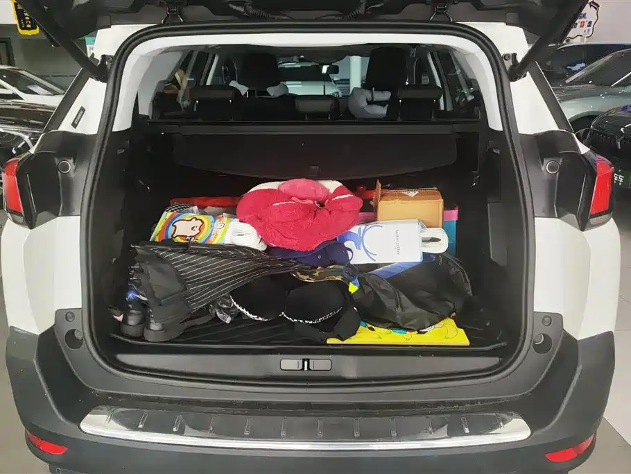 PEUGEOT  5008