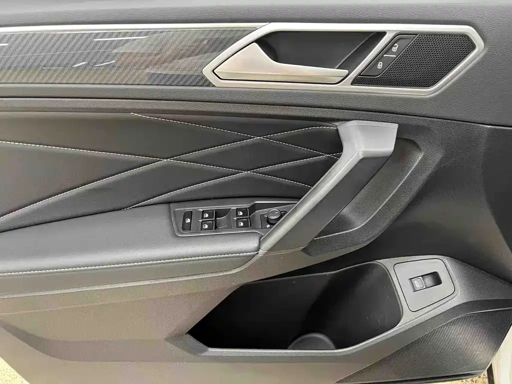 Volkswagen Tiguan L — миниатюра 12