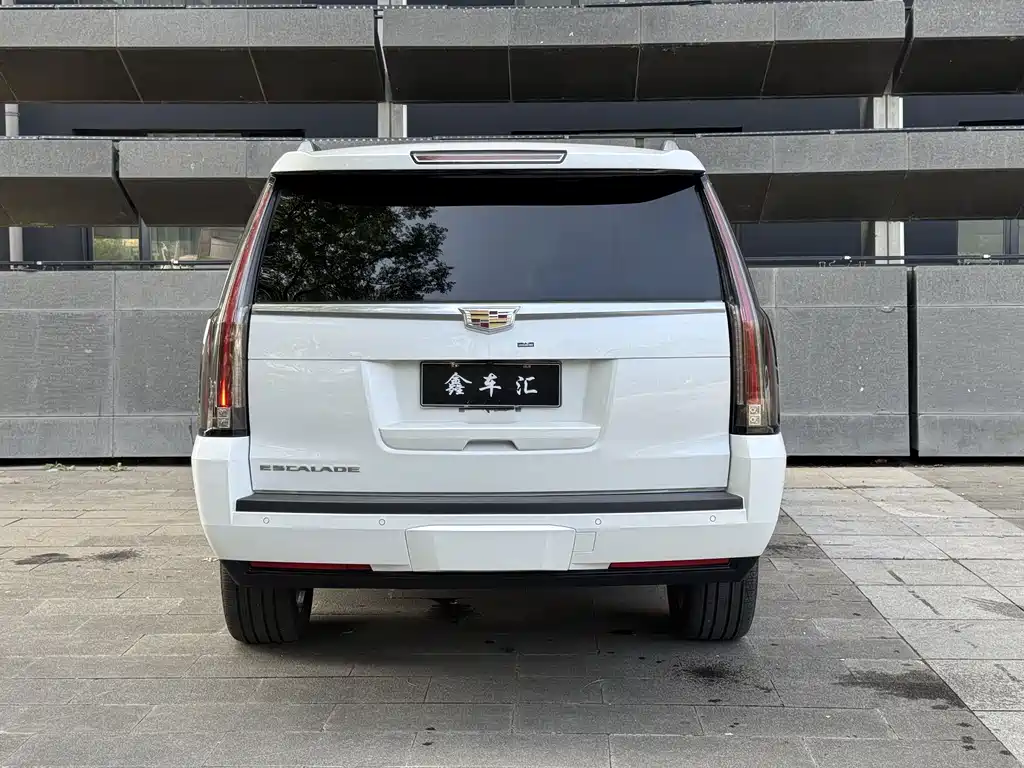 Cadillac Escalade — миниатюра 13