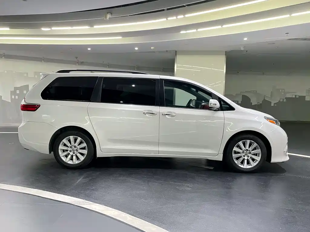 TOYOTA SIENNA