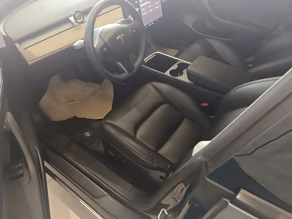 Tesla Model 3 — миниатюра 16