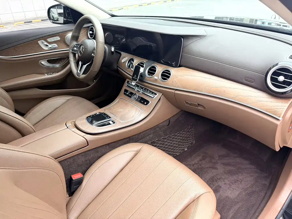 Mercedes-Benz E-Class — миниатюра 10