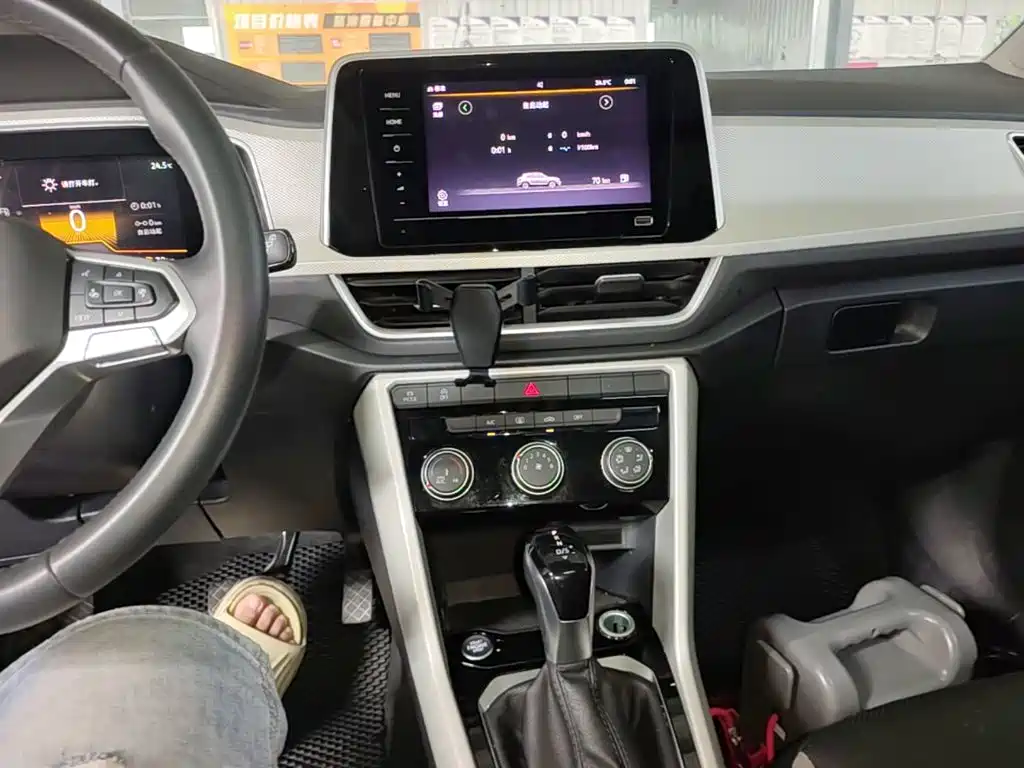 Volkswagen T-Roc — миниатюра 13