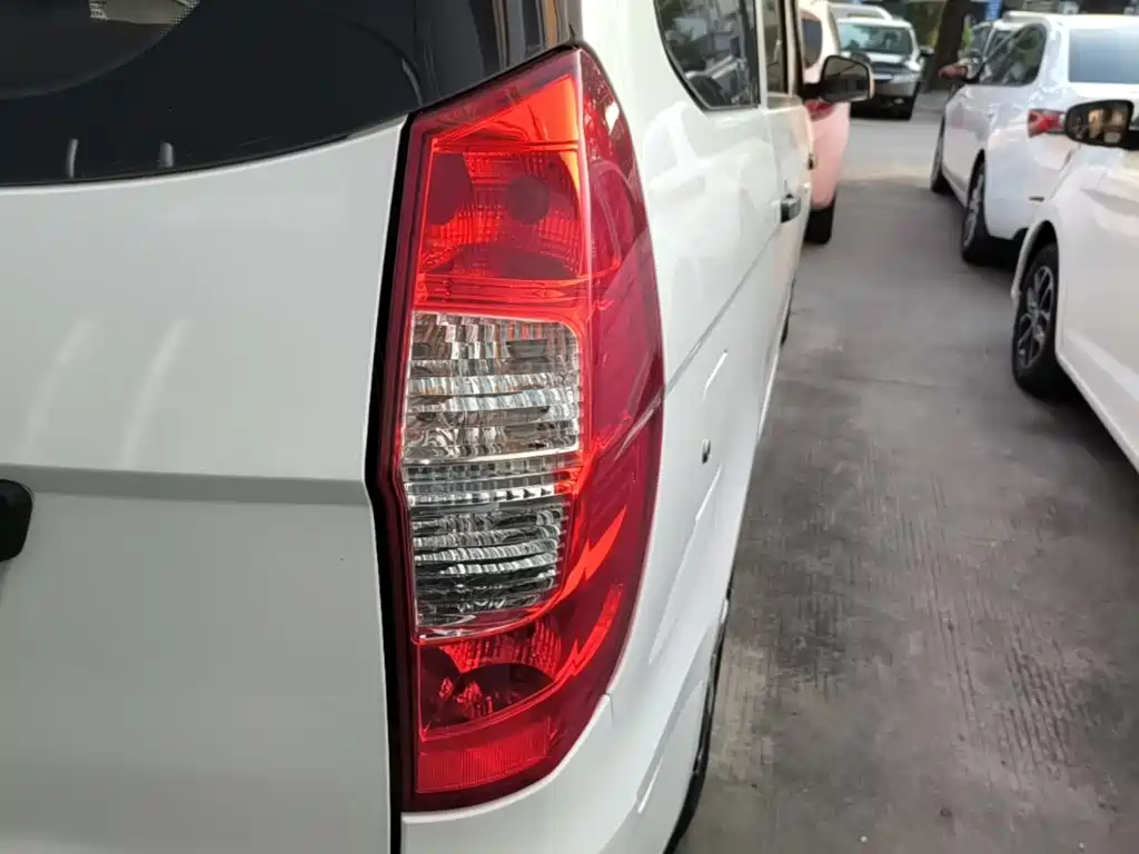 Wuling Hongguang — миниатюра 8