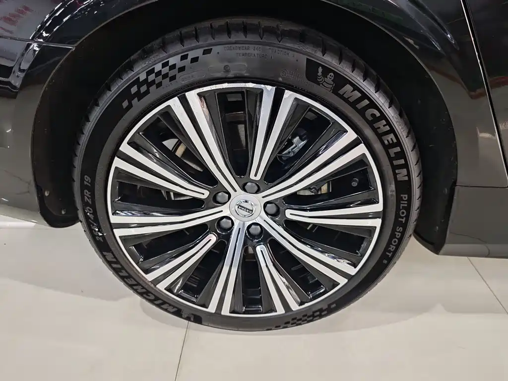 Volvo S90 — миниатюра 15