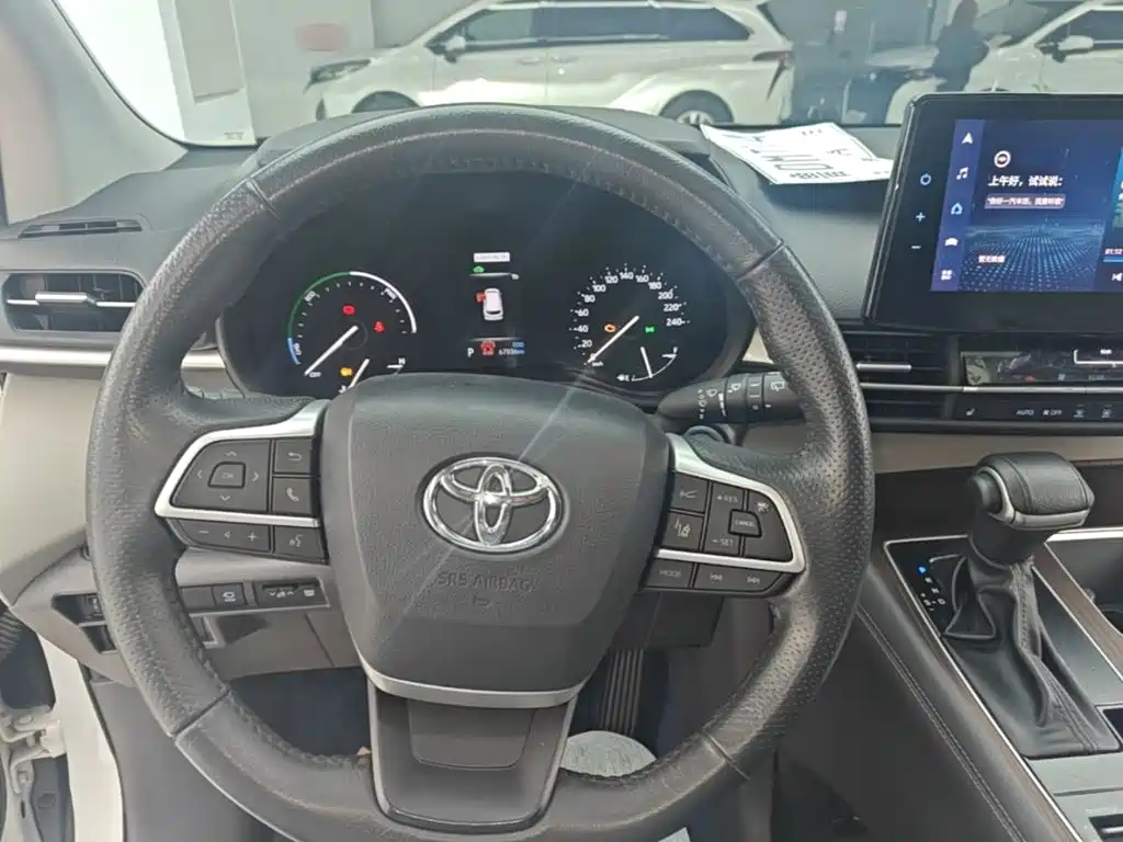 Toyota Granvia — миниатюра 11