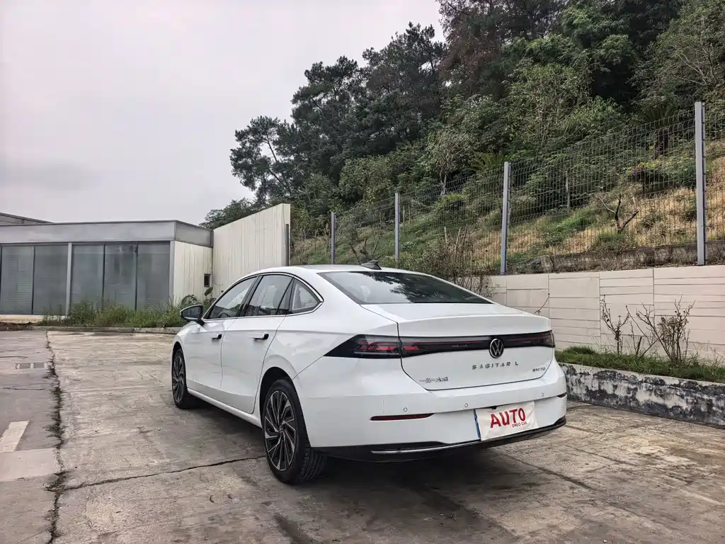 Volkswagen Sagitar — миниатюра 5
